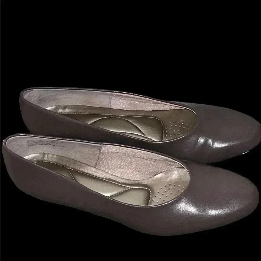 Woman’s shoes - flats - Picture 3 of 5